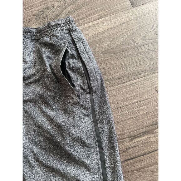 Lululemon Shorts Men's Large Gray Gym Workout Lined Pockets 9" - Picture 3 of 6